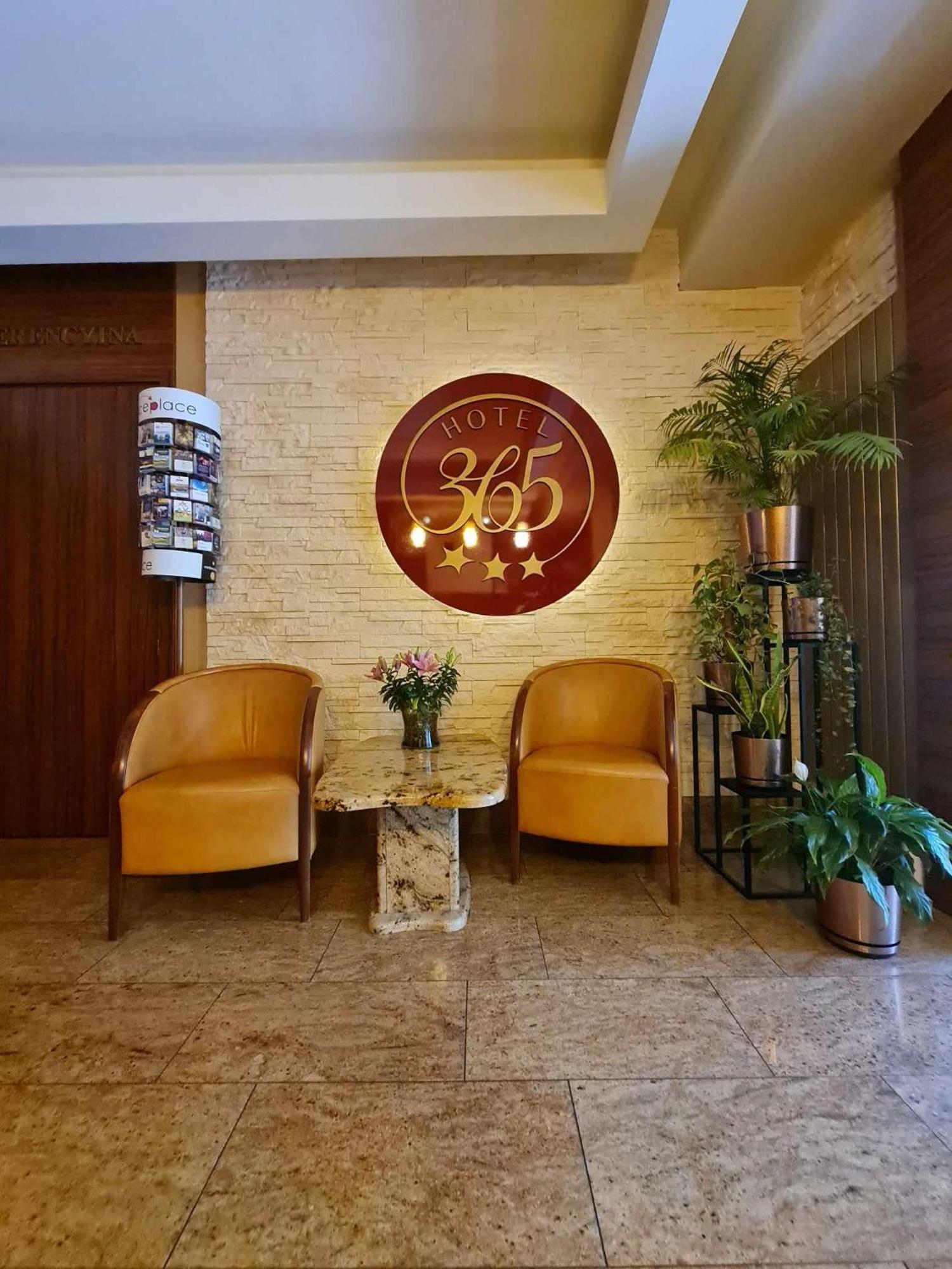 Hotel 365 Kielce Eksteriør billede