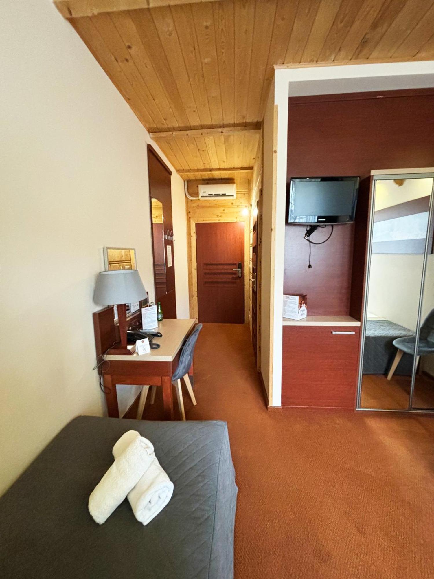 Hotel 365 Kielce Eksteriør billede